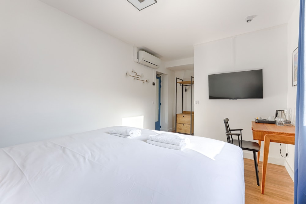 Deluxe Triple Room - Photo 9