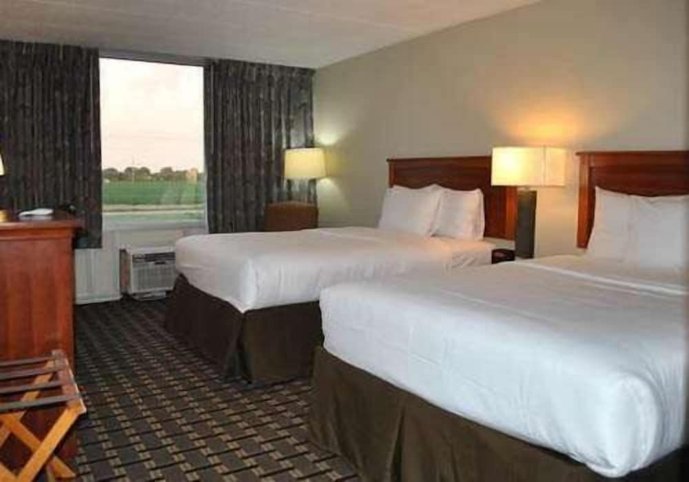 Deluxe Room, 2 Queen Beds, Non Smoking, Refrigerator & Microwave photo 1