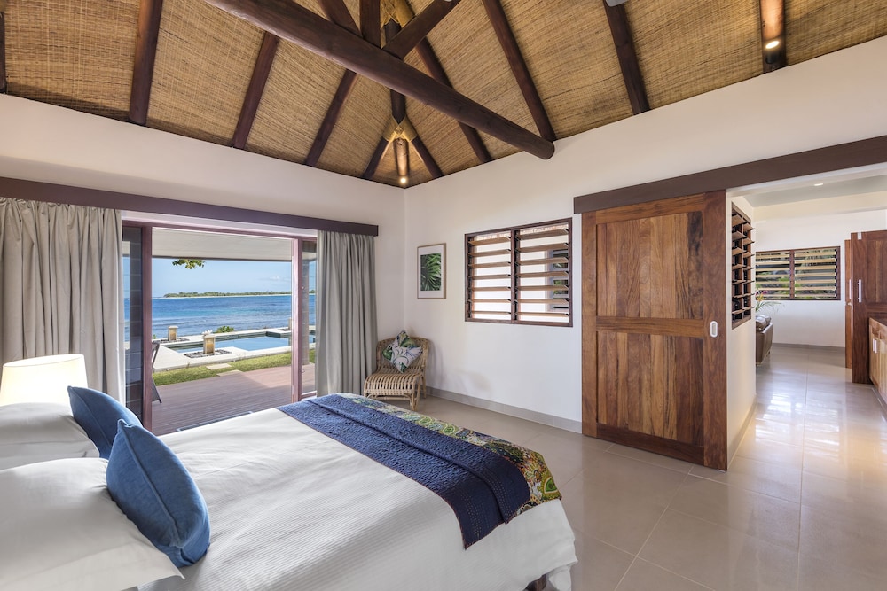 Deluxe Beachfront Villa with Pool (Two bedroom)