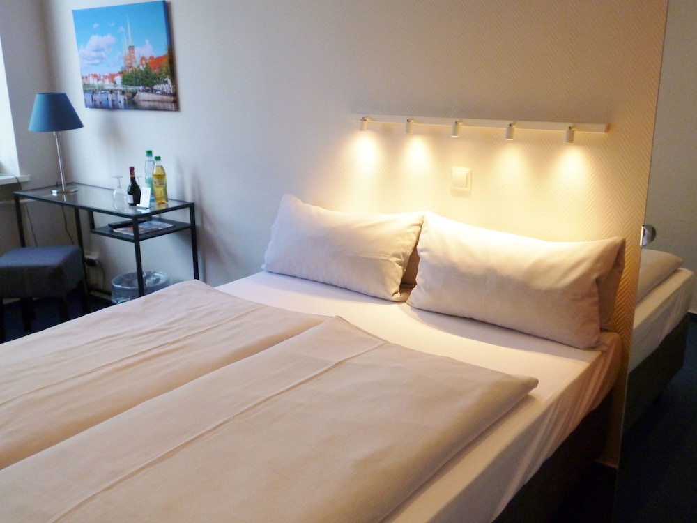 Double rooms with private external bathroom photo 3