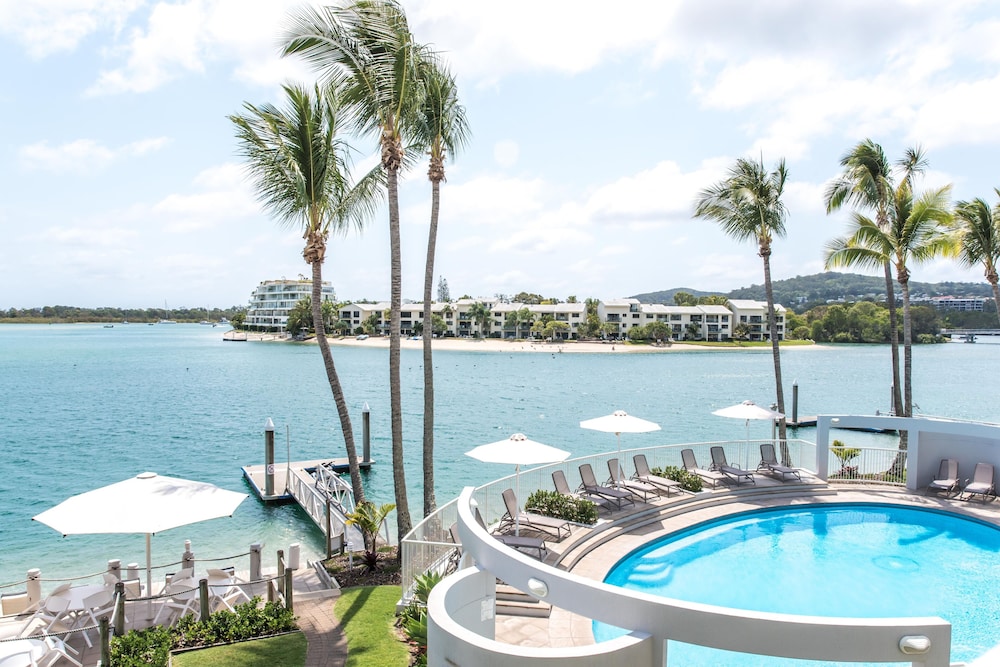 2 Bedroom Waterfront Luxury Apartment photo 2