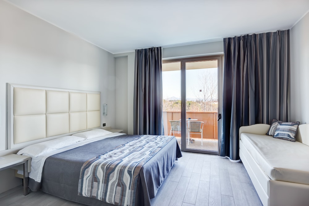 Standard Quadruple Room - Photo 1