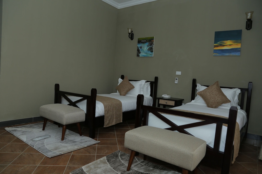 Family Room, Lake View photo 1