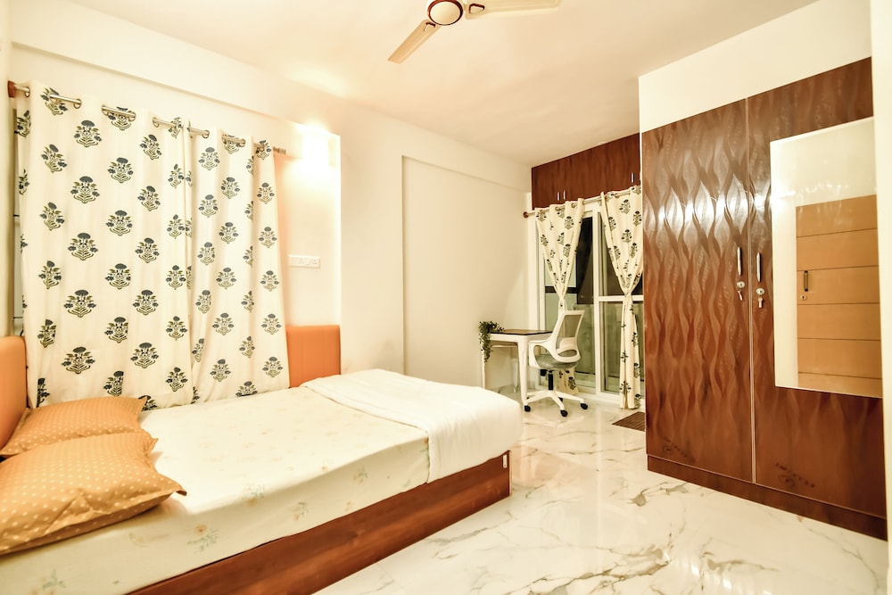 Standard Room, Balcony, City View