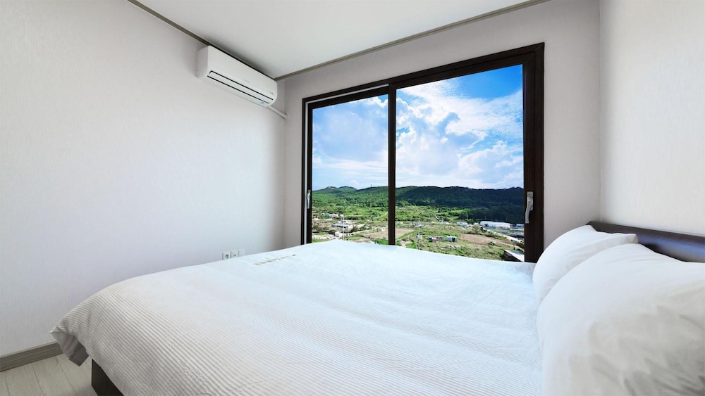 Basic Room, 1 Bedroom (A302(Ocean View)) - Photo 1
