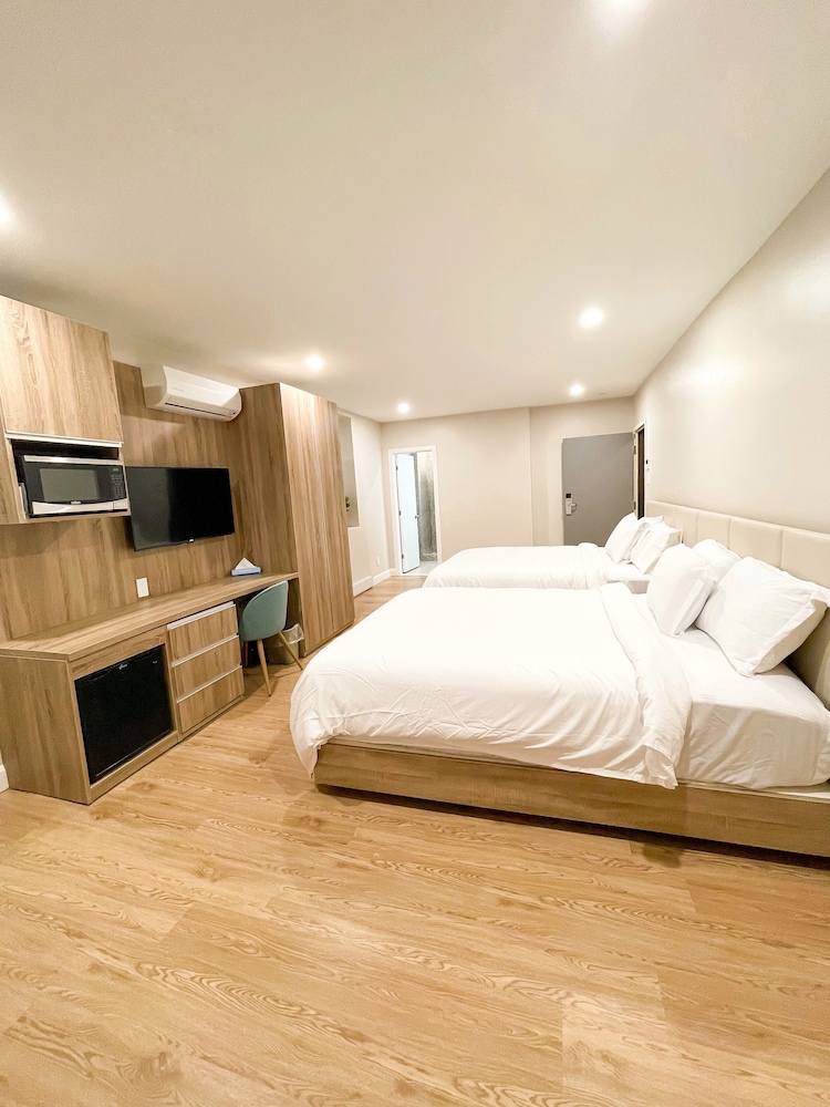 Deluxe Room, 2 Queen Beds photo 2