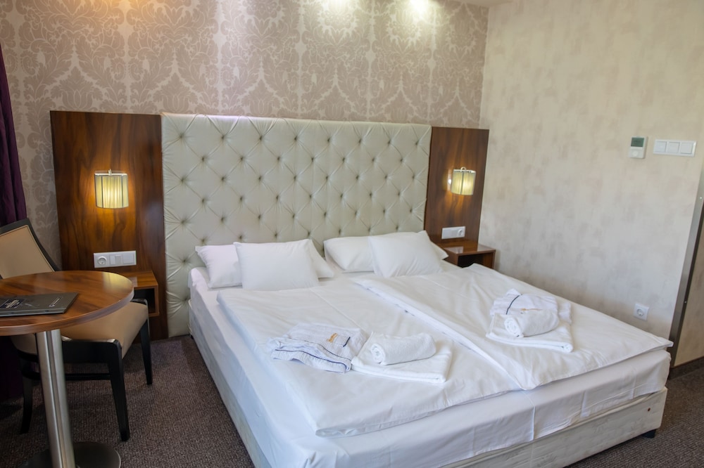 Superior Double or Twin Room - Photo 1