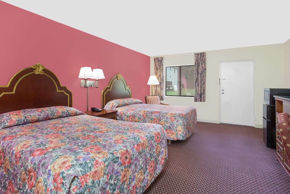 Room, 2 Double Beds, Accessible photo 1