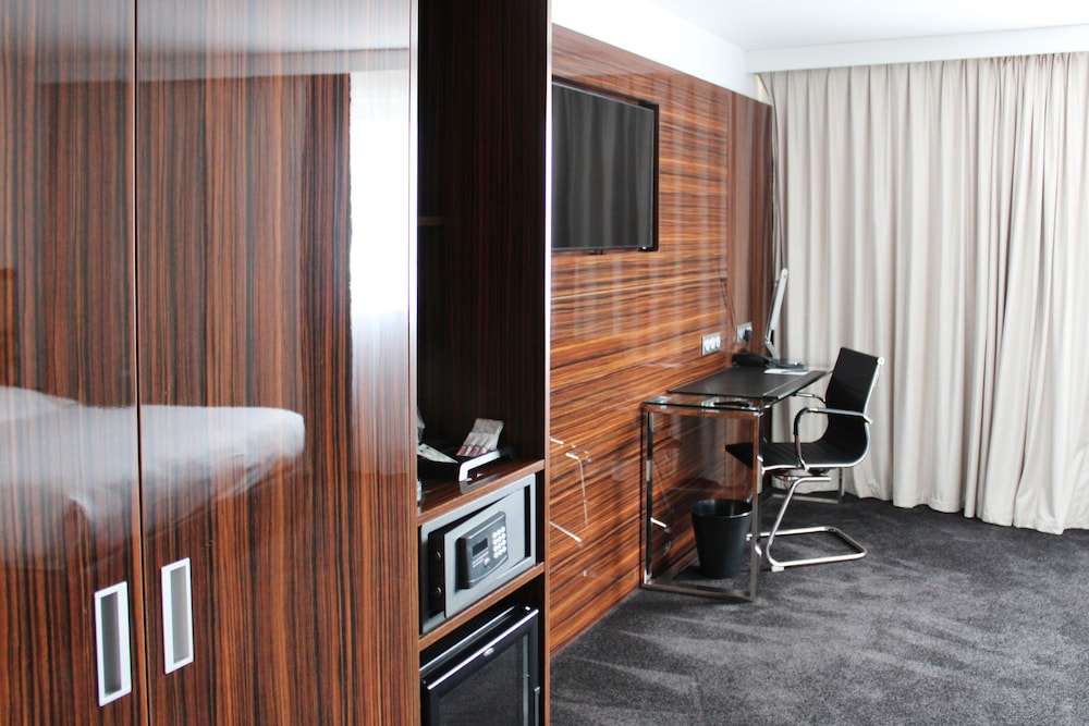 Executive Double Room, 1 Queen Bed, Accessible photo 2