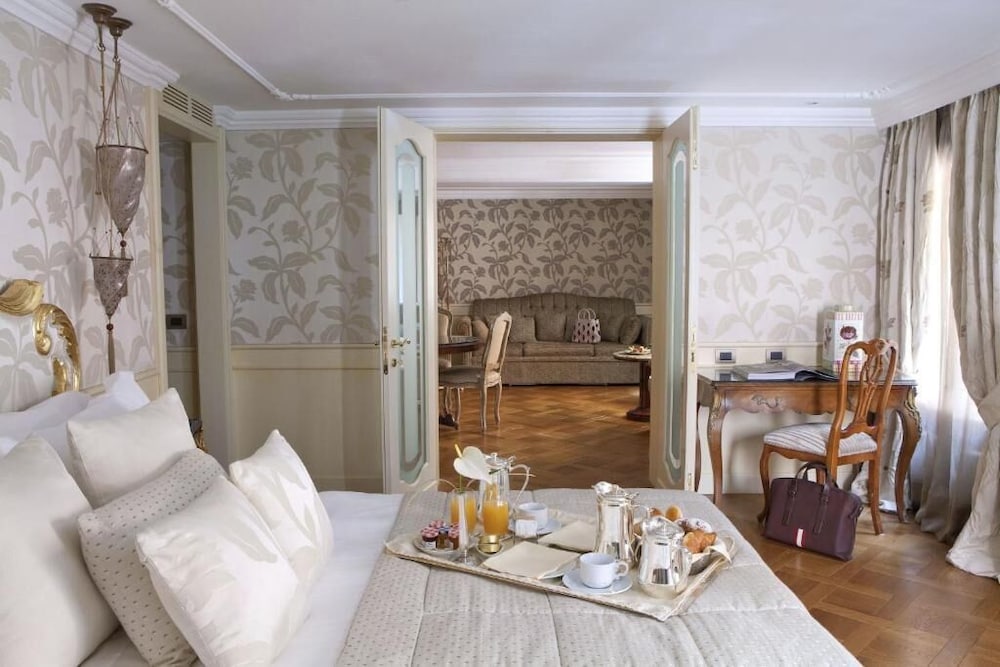 Deluxe Suite - Photo 5