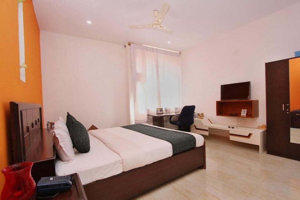 Deluxe Room, 1 Queen Bed