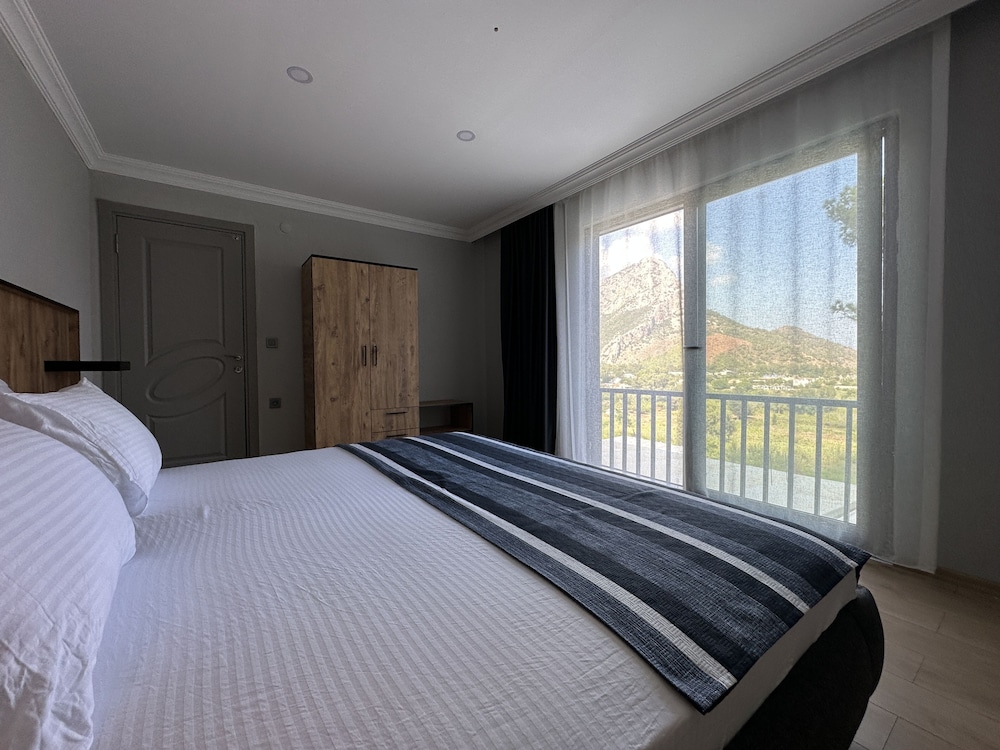 Honeymoon Penthouse photo 3