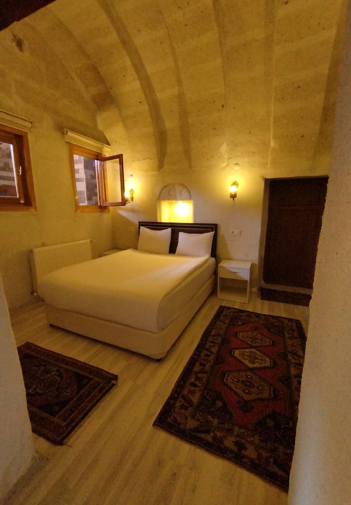 Deluxe Suite, Jetted Tub, Garden View