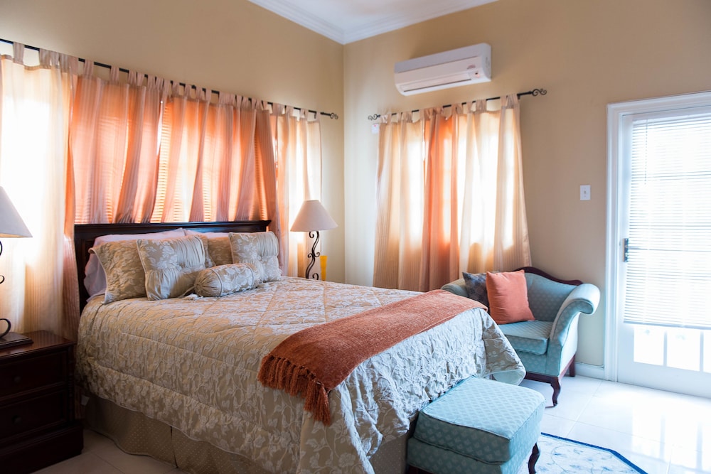 Room, 1 Queen Bed, Balcony, Ocean View (Orange Room) photo 3