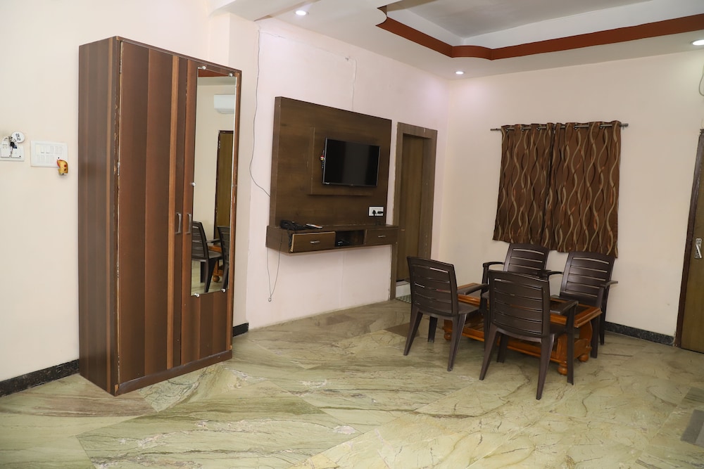 Family Room - Photo 3