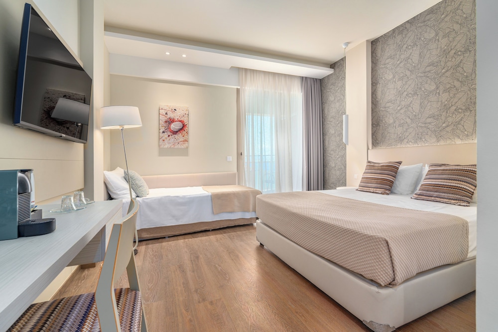 Premium Double Room, Sea Front - Photo 5