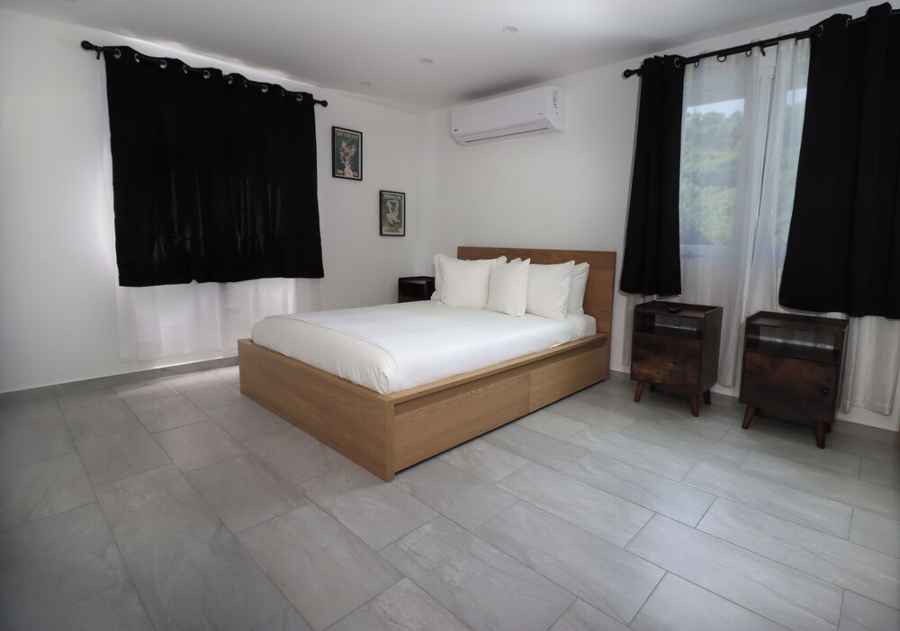 Deluxe Apartment, 2 Queen Beds, Pool View photo 1