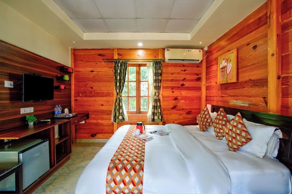 7 Bedroom Private Pool Beach Stay - Cavellossim