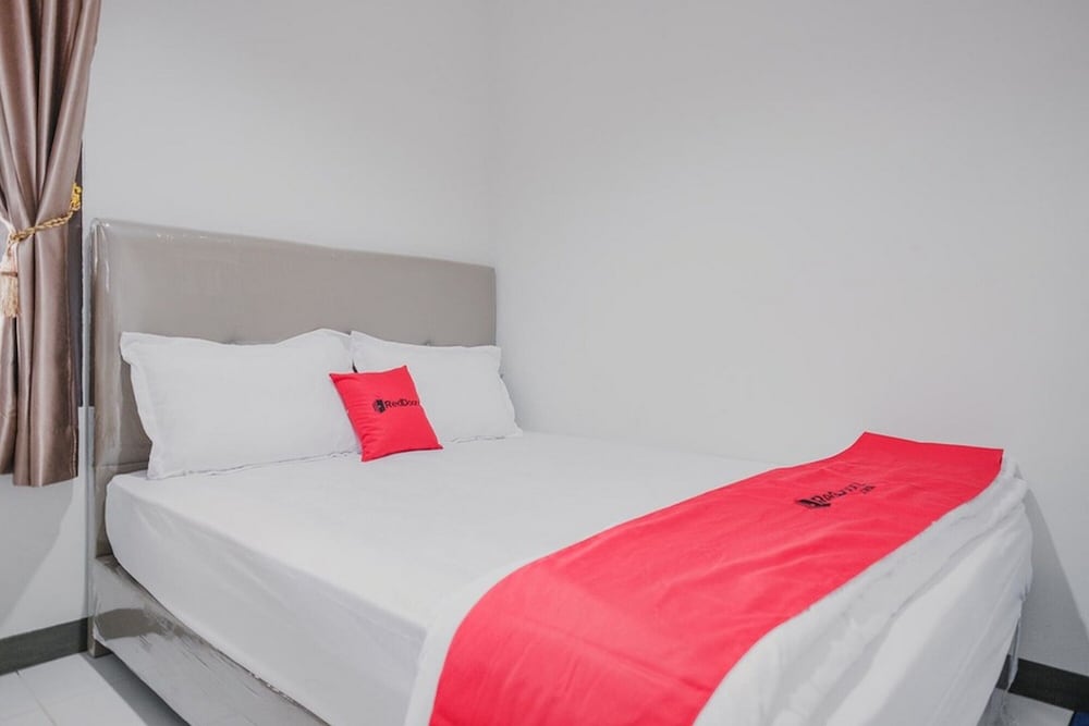 Double Room (RedDoorz) - Photo 1