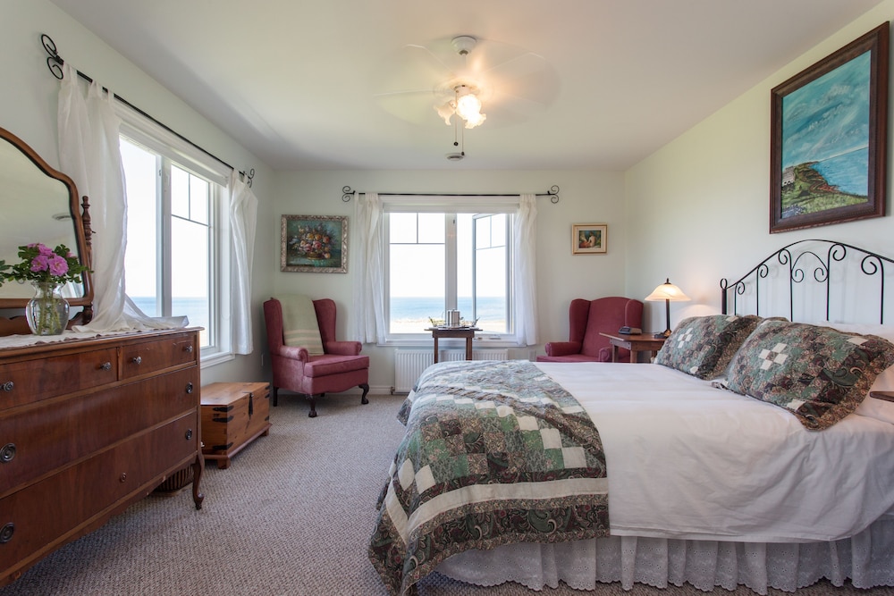 Superior Room, 1 Queen Bed, Ocean View (Sunset) photo 2