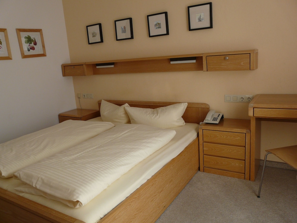 Double Room Alpspitze: 16 Square Meters photo 1