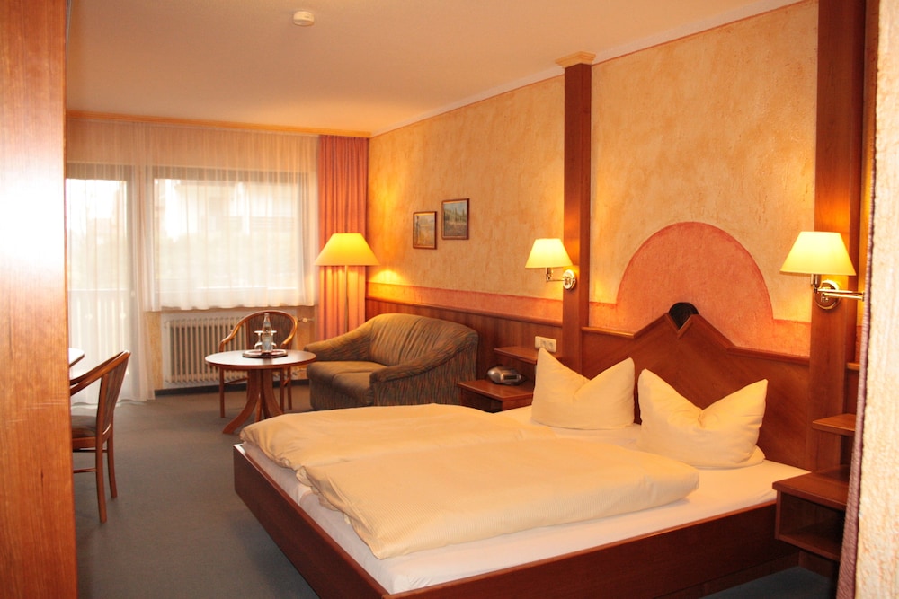 Comfort Room, 1 Queen Bed with Sofa bed, Balcony, Garden View photo 3