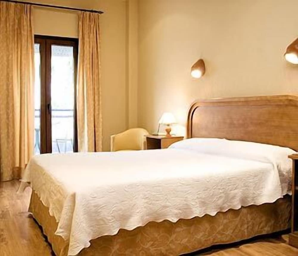 Double Room (with extra bed) - Photo 3