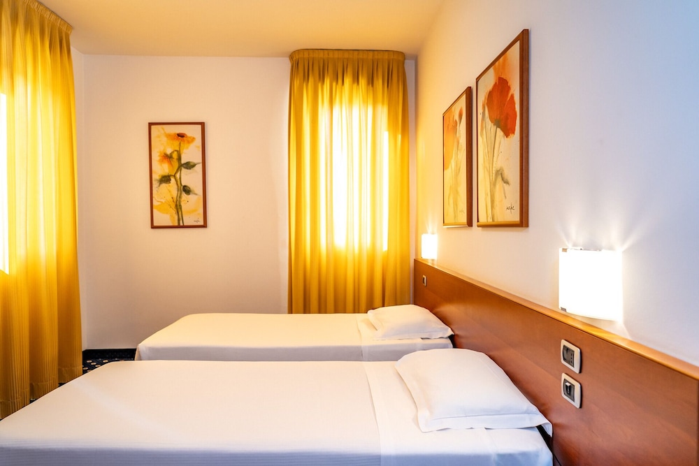 Double Room, 2 Twin Beds photo 3