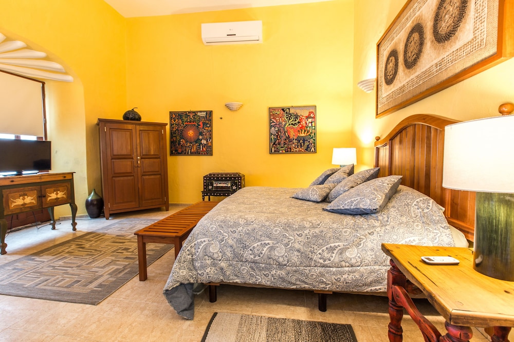 Design Suite, 1 King Bed photo 1