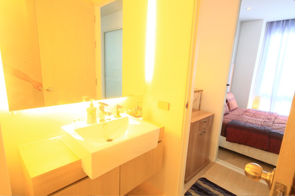 2 Bedrooms Family Suite with Kitchen, Pool View photo 3