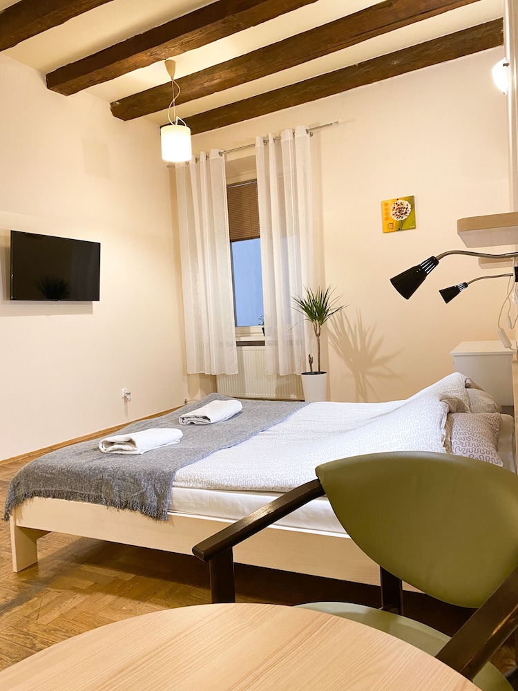 Standard Suite (8)