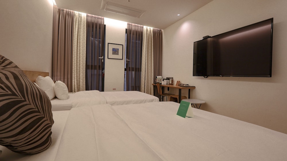 Deluxe Twin Room - Photo 6
