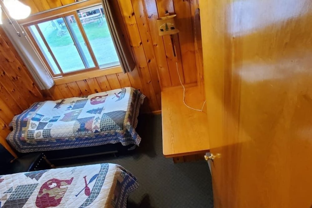 Pelican Cabin-Lakeside 2 Bedroom Pelican Cabin on Kab photo 3