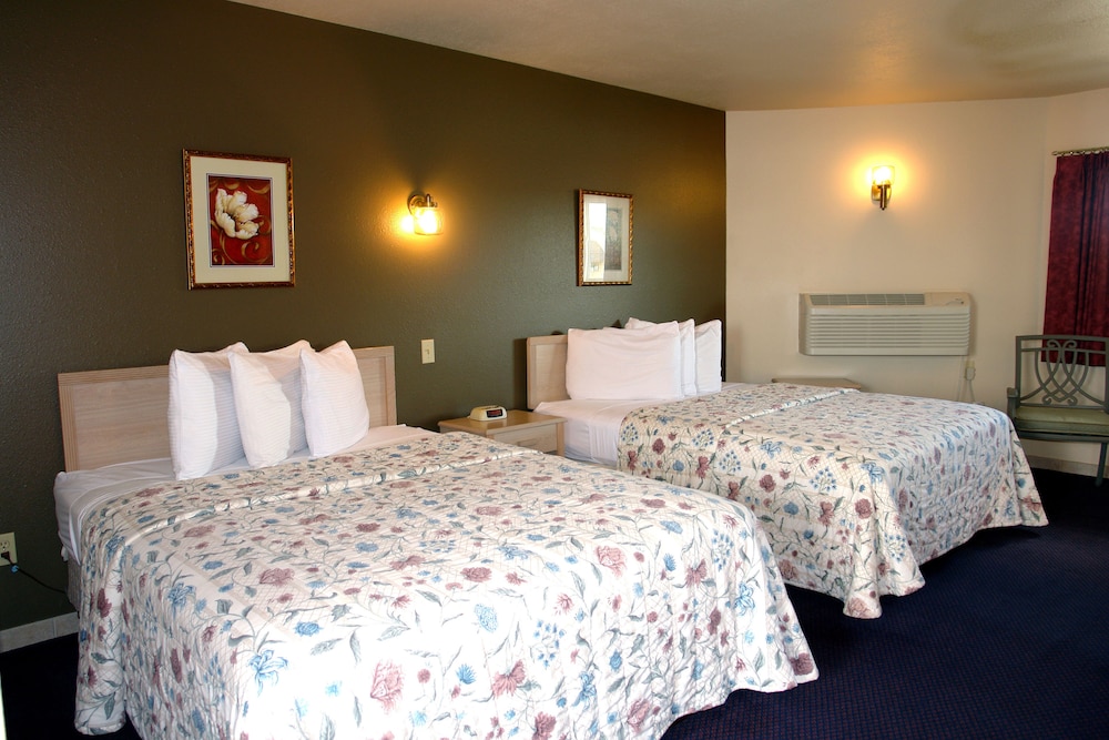 Standard 2 Queen Beds photo 3