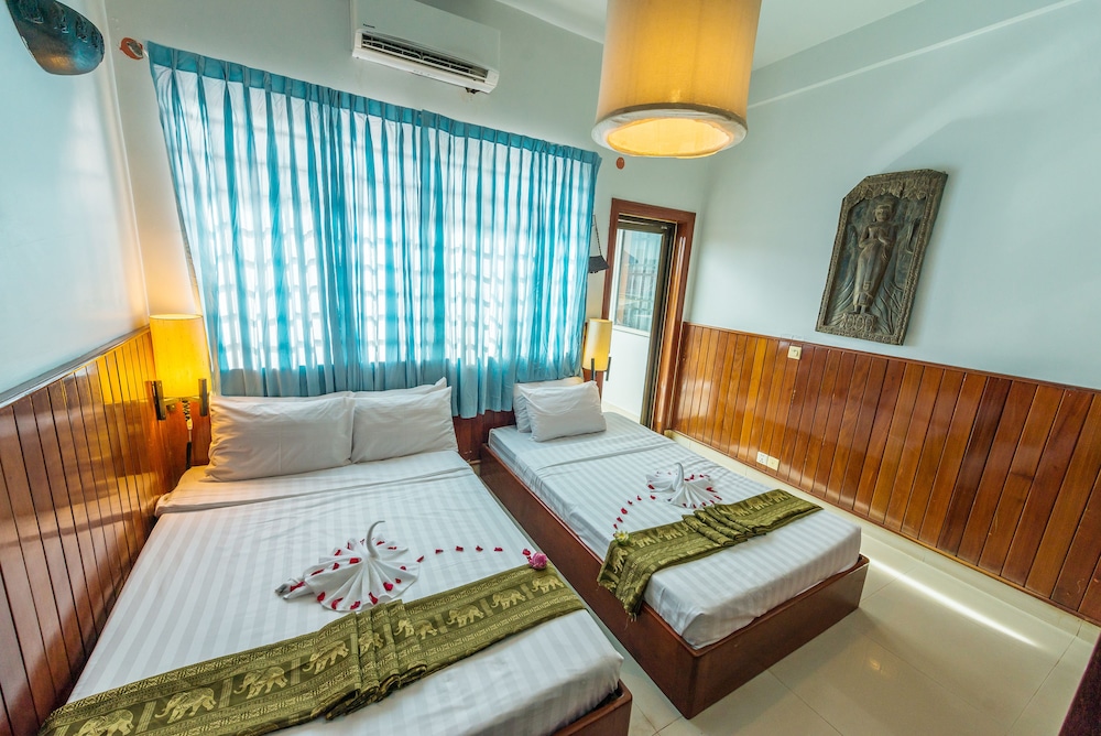 Deluxe Family Room Free Airport Pickup & 60 minutes full body massage