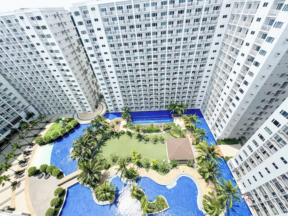 Comfort Condo, 1 Bedroom, Balcony, Pool View photo 1