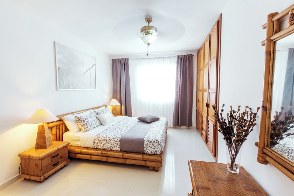 Executive Suite, Вид на бассейн