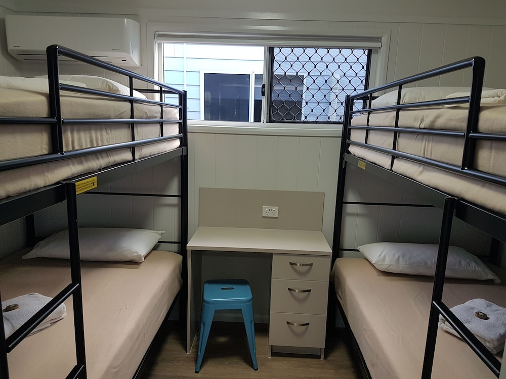 Deluxe Two Bedroom Riverfront Cabin photo 3
