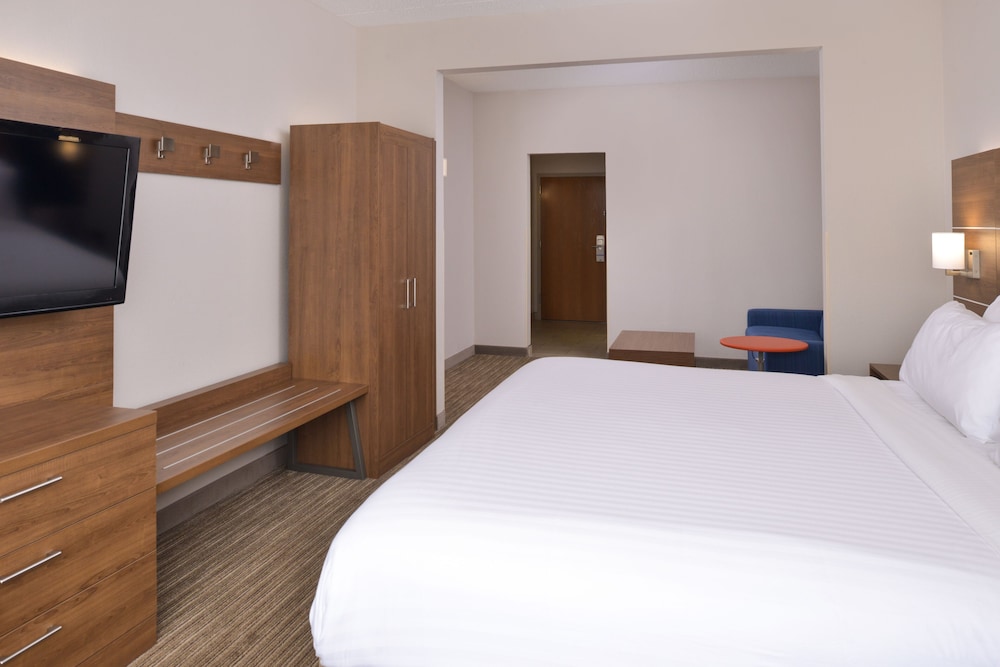Standard Room, 1 King Bed, Accessible (HEARING) - Photo 1