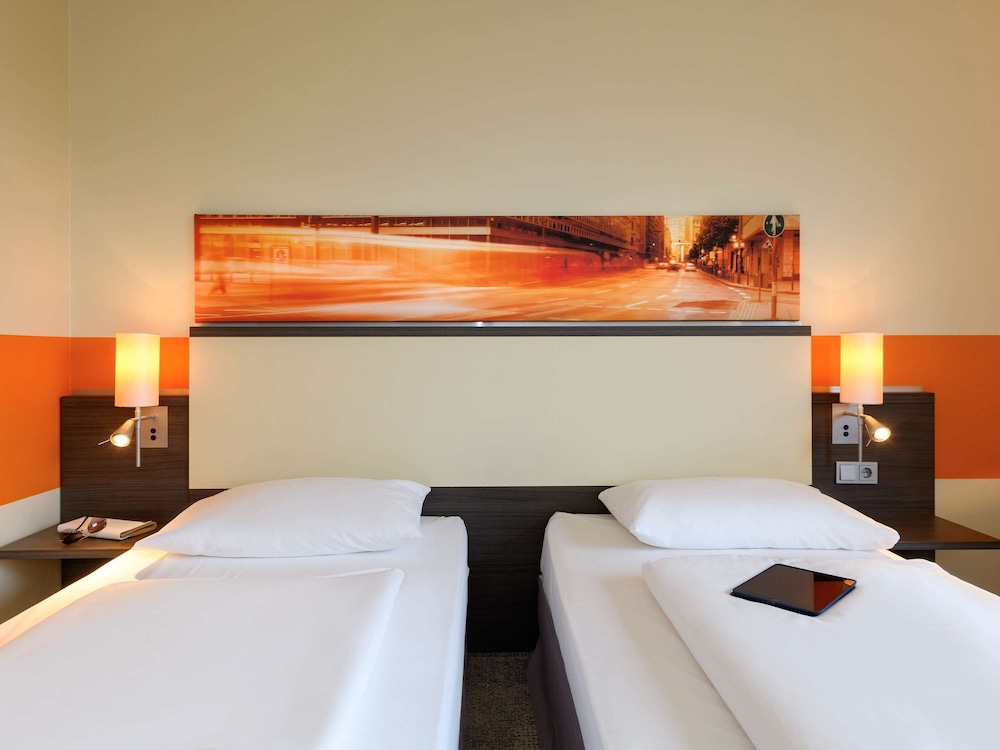 Standard Room, Multiple Beds - Photo 2