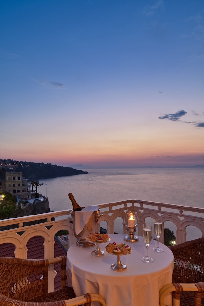 Deluxe Suite, Sea View - Photo 2