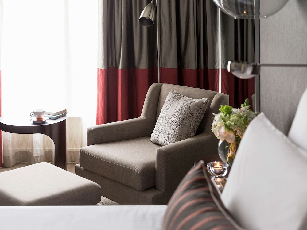 Deluxe Suite (1 Queen Bed 2 Single or 2 King)