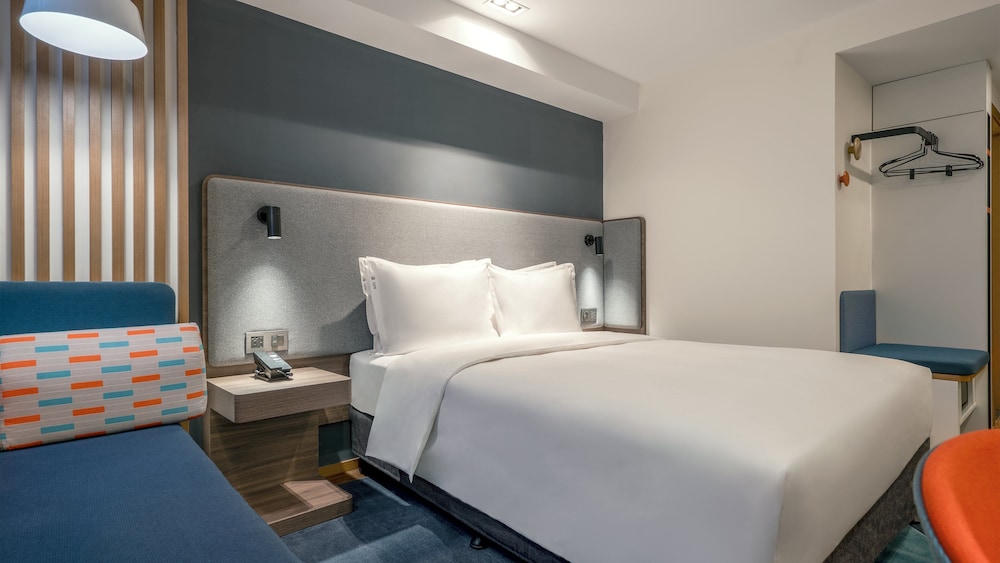 Room, 1 King Bed - Photo 4