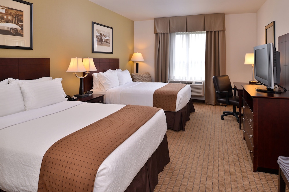 Standard Room, 2 Queen Beds (Top Floor) - Photo 1