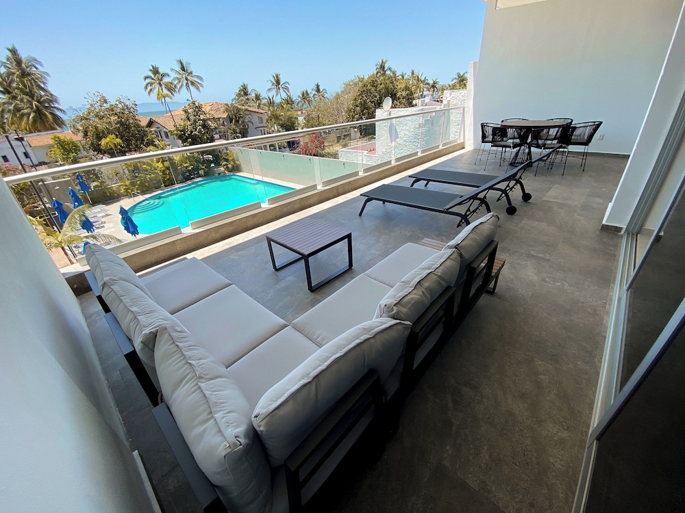 Superior Suite, Pool View