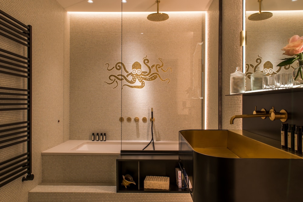 Superior Double Room with One King Bed, 2 Adults Occupancy and Pool Access (Non Smoking)