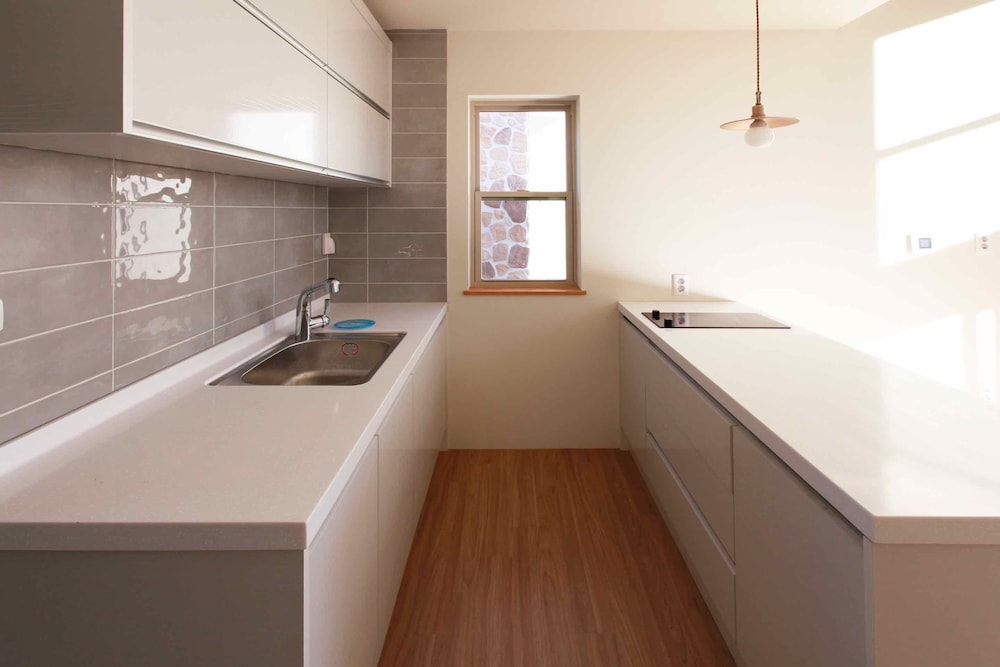 Grand Duplex, 3 Bedrooms, Fireplace, Mountainside photo 3