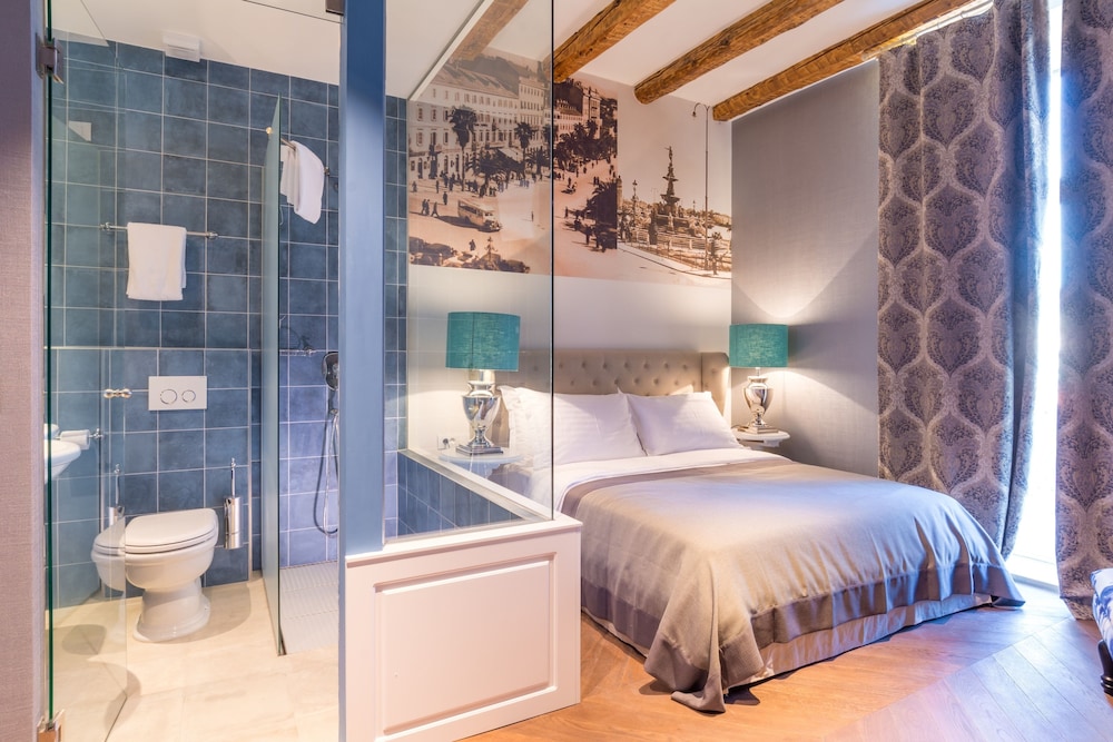 Deluxe Double Room, Balcony, Partial Sea View photo 1