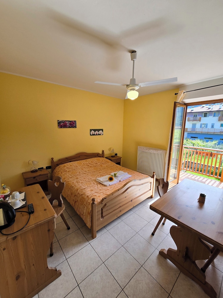 Classic Double Room Single Use photo 3