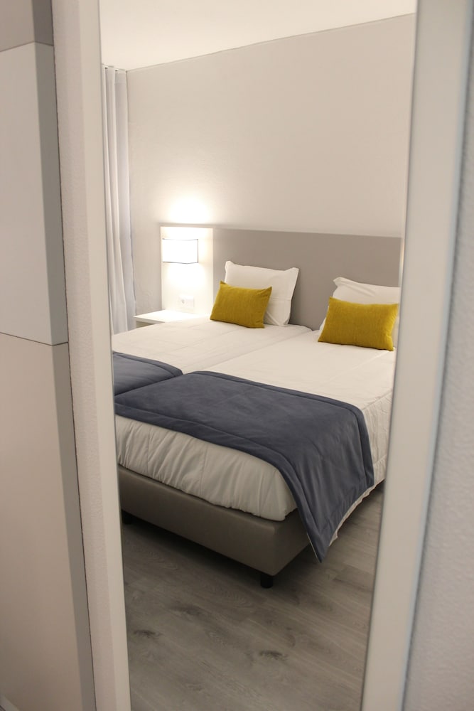 City Twin Room - Photo 3